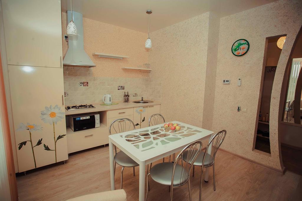 Molex Apartments 2 Τσέρνιγκοφ Δωμάτιο φωτογραφία